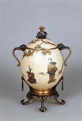 Beholder med strudseæg, lakdekoration og bronzebeslag af Barbedienne und Co., 1870